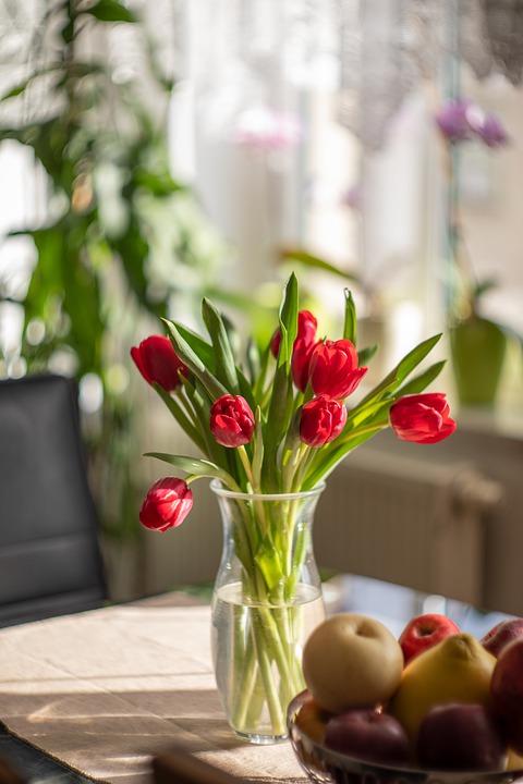 tulipány, jídelní stůl, váza
